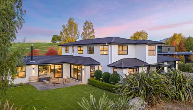 8 Bradleigh Park, Fairhall