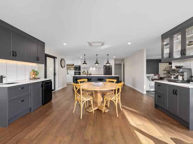 8 Bradleigh Park, Fairhall