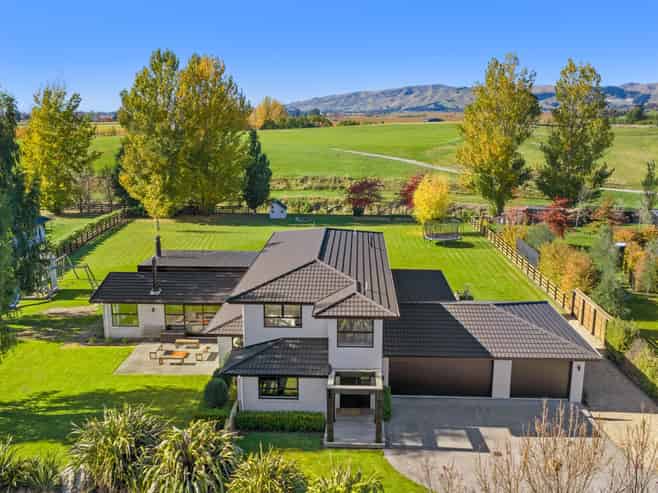 8 Bradleigh Park, Fairhall