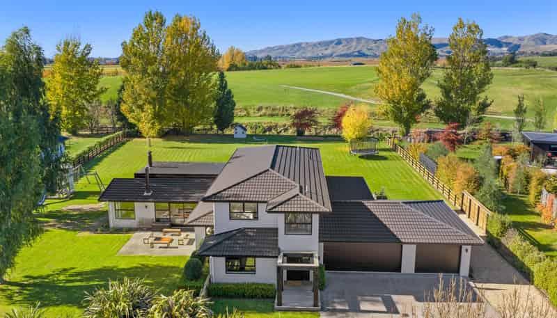 8 Bradleigh Park, Fairhall