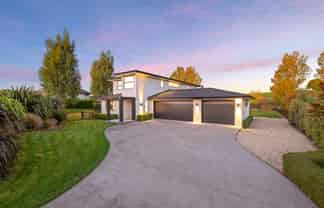 8 Bradleigh Park, Fairhall