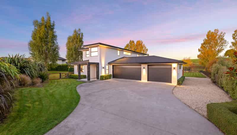 8 Bradleigh Park, Fairhall