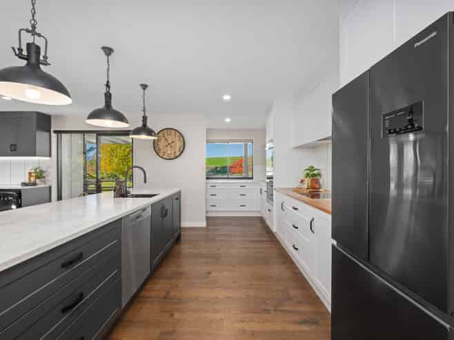 8 Bradleigh Park, Fairhall