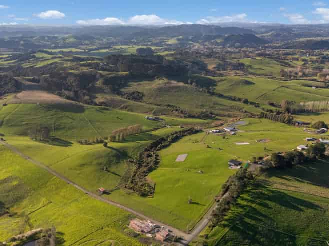 88 Valley Road, Waitoki