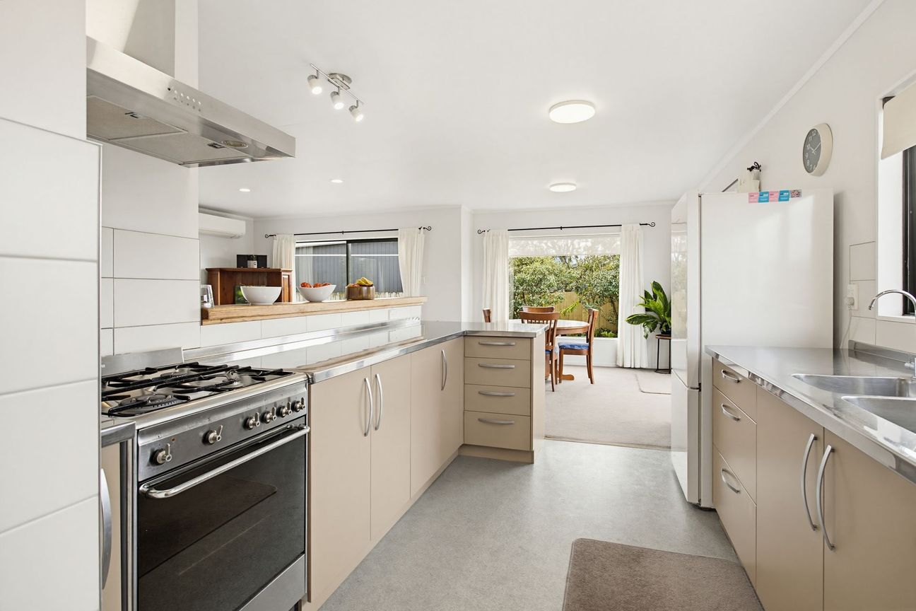 SUN. WOODFIRE. ENSUITE. WALK TO TOWN. – pohled 6