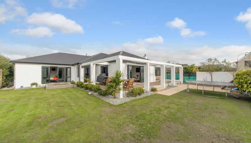 24 Glastonbury Drive, Burwood
