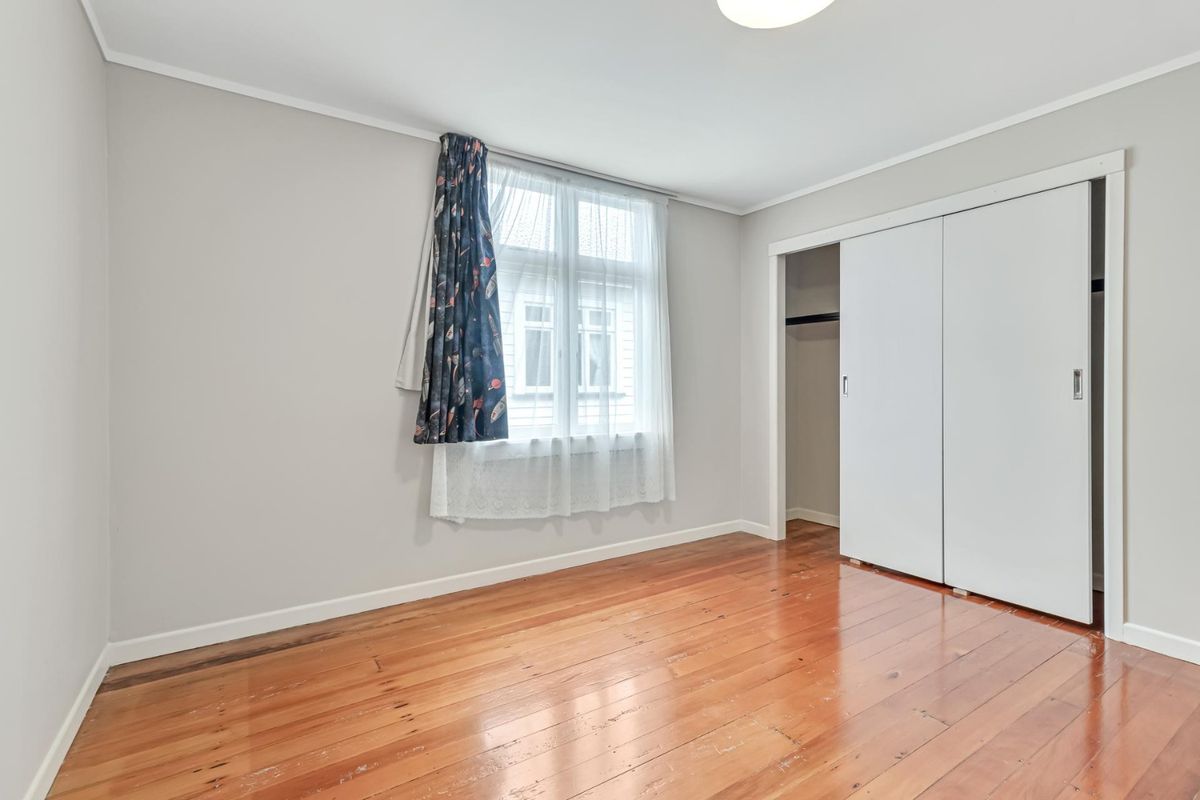 Prime Location  2 Bathrooms  Garage & Off-Street Parking  Top School Zones - Widok 5