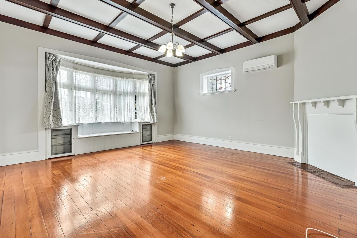 Prime Location  2 Bathrooms  Garage & Off-Street Parking  Top School Zones - Widok 2