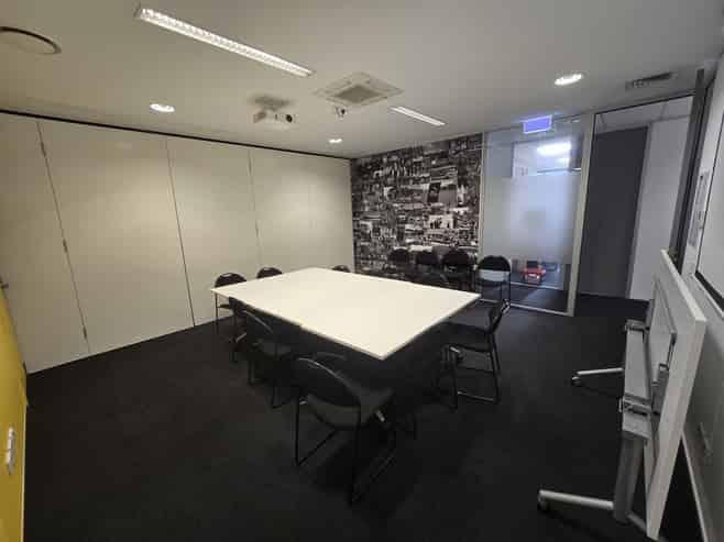 Quality fitted office, city fringe position