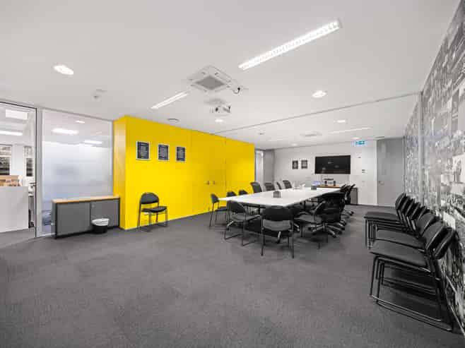 Quality fitted office, city fringe position