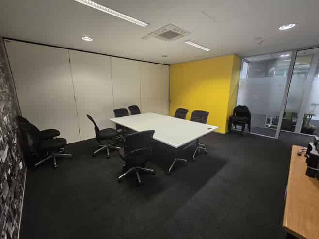 Quality fitted office, city fringe position