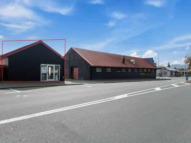 Retail/office in Glenholme