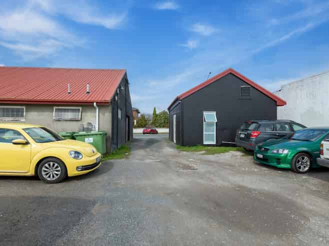 Retail/office in Glenholme