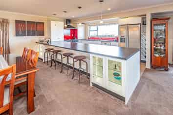 10 Okiwa Terrace, Waiinu Beach