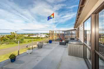 10 Okiwa Terrace, Waiinu Beach
