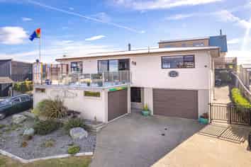 10 Okiwa Terrace, Waiinu Beach