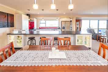 10 Okiwa Terrace, Waiinu Beach