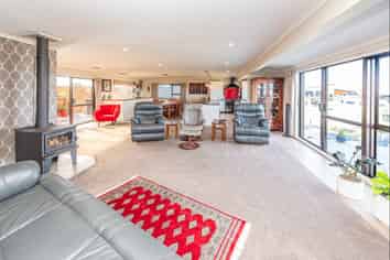10 Okiwa Terrace, Waiinu Beach