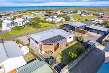 10 Okiwa Terrace, Waiinu Beach