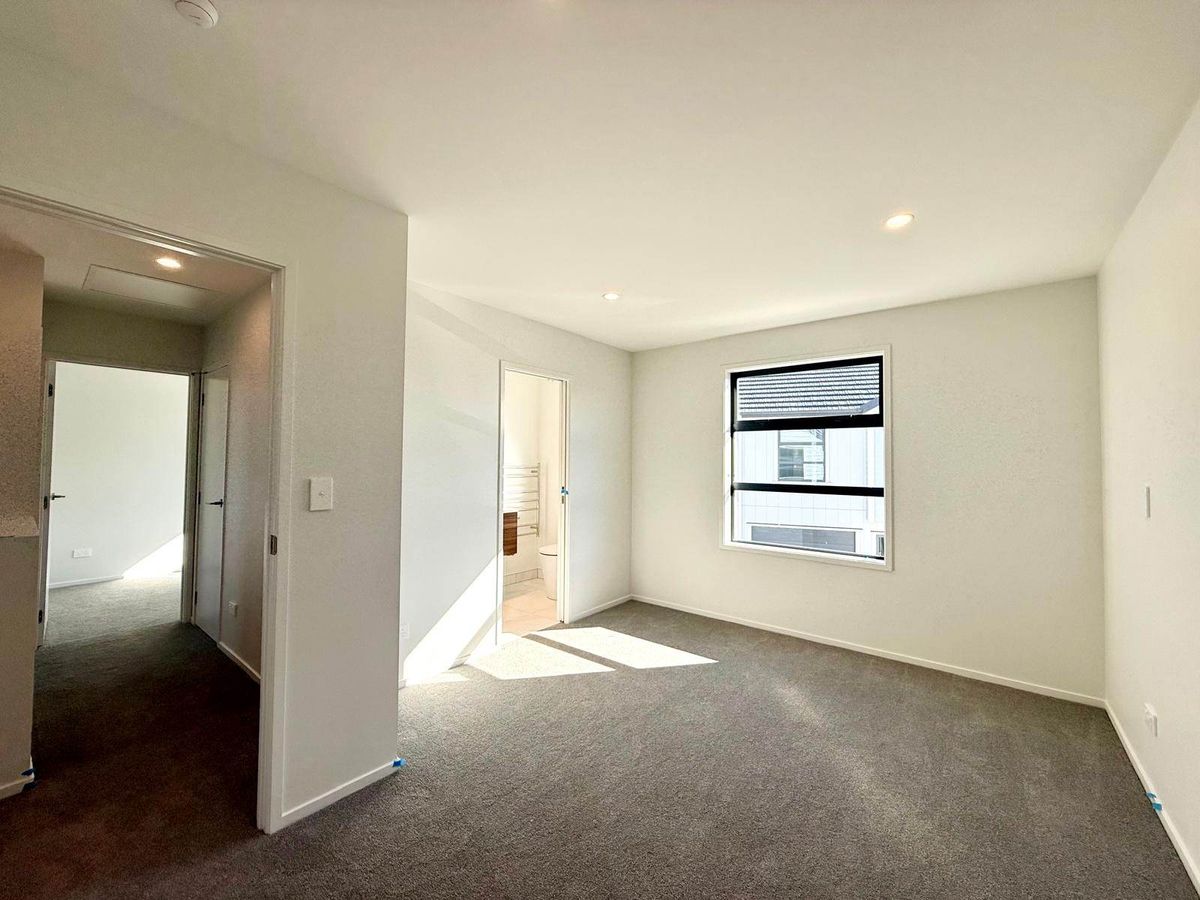 Modern Townhouses, Effortless City-Fringe Living - Mais