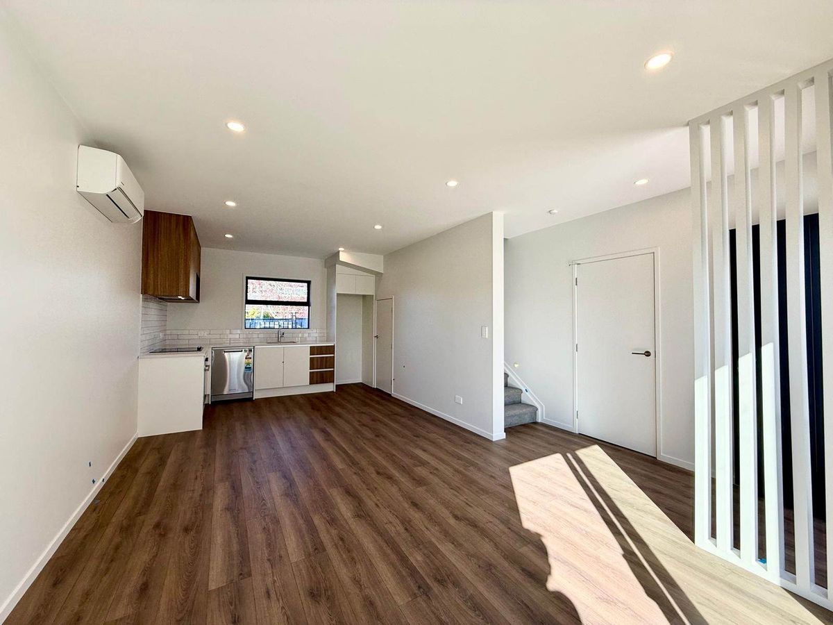 Modern Townhouses, Effortless City-Fringe Living - Vista 2