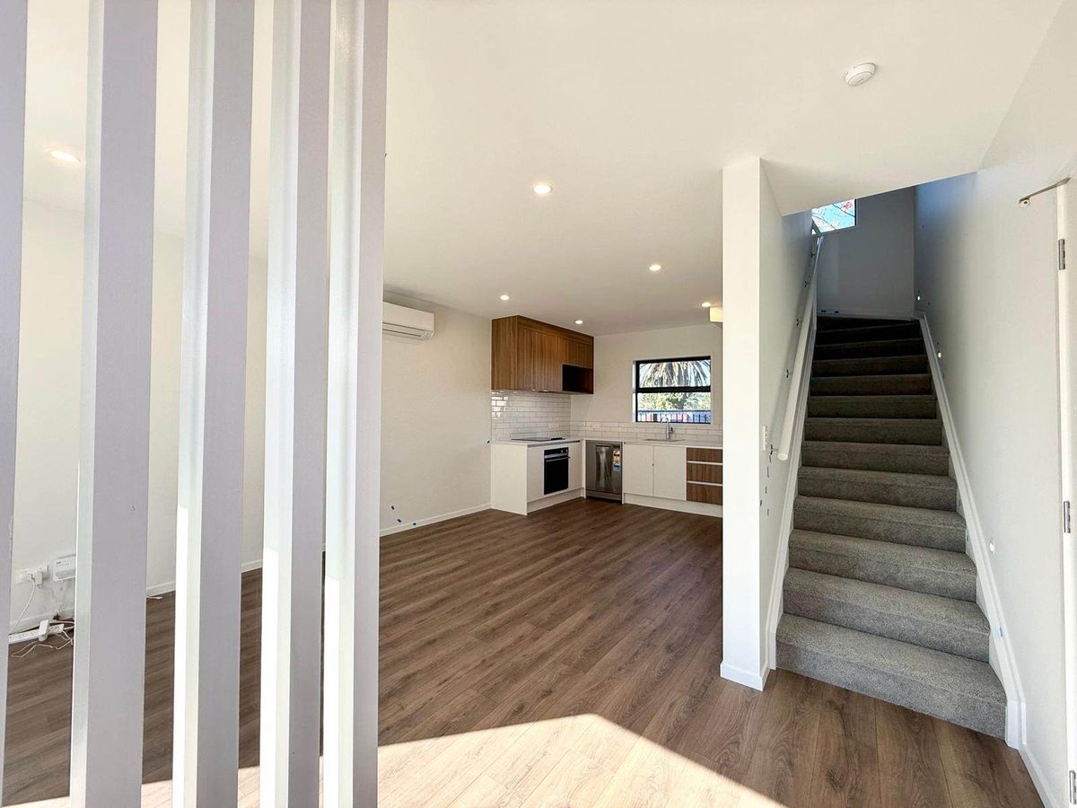 Modern Townhouses, Effortless City-Fringe Living - Vista 3
