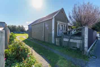 63 Lincoln Road, Addington