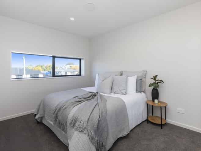 1/100 Staveley Street, Avonhead