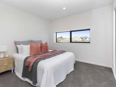 1/100 Staveley Street, Avonhead