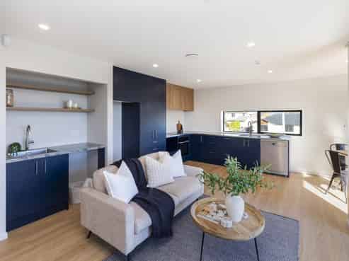1/100 Staveley Street, Avonhead