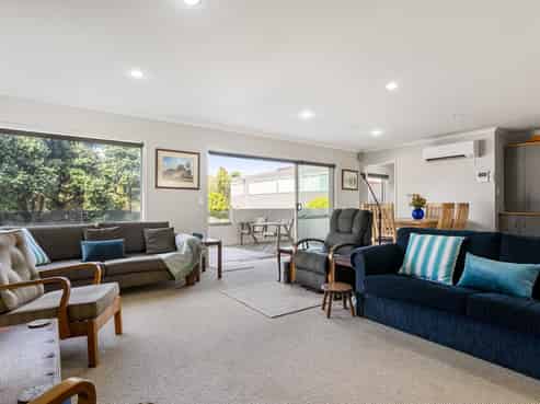 2/111 Hunt Road, Whangamata