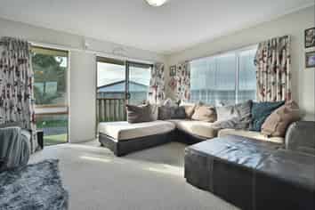 1/2 Arklow Place, Flaxmere