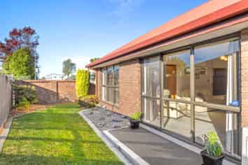 1/49 Division Street, Riccarton