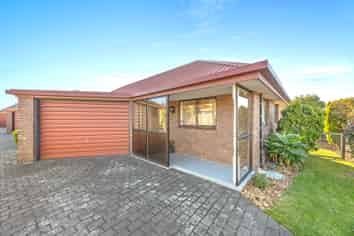 1/49 Division Street, Riccarton