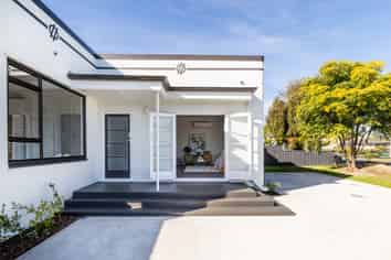 908B Outram Road, Akina