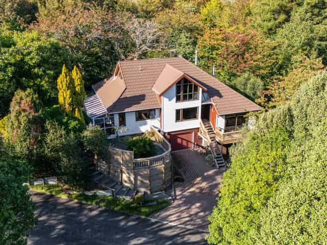 21b Sequoia Grove, Merrilands