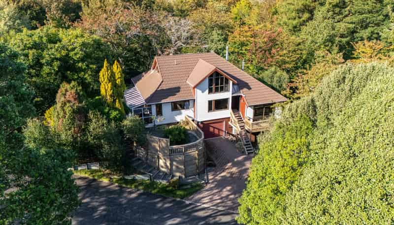 21b Sequoia Grove, Merrilands