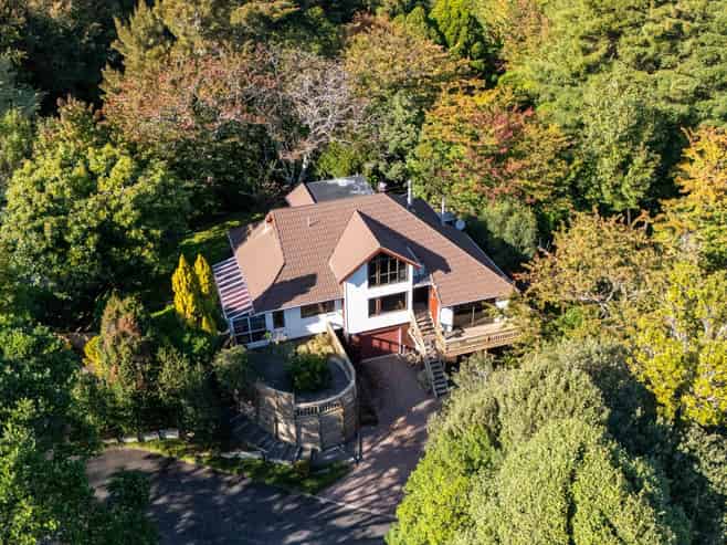 21b Sequoia Grove, Merrilands