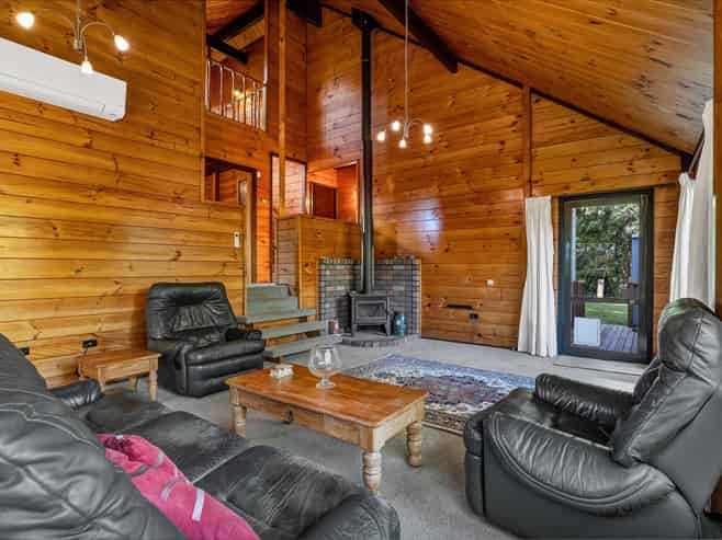 21b Sequoia Grove, Merrilands