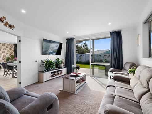 23 Estate Grove, Inglewood