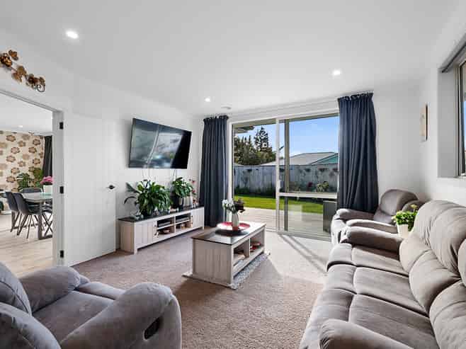 23 Estate Grove, Inglewood