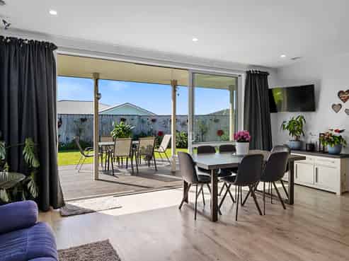 23 Estate Grove, Inglewood