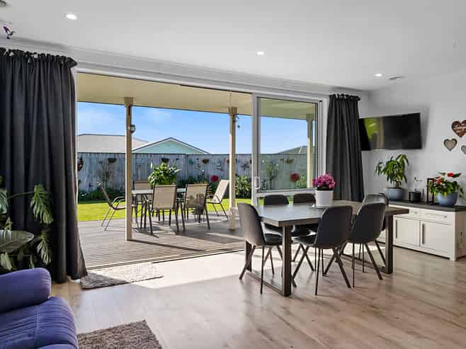 23 Estate Grove, Inglewood