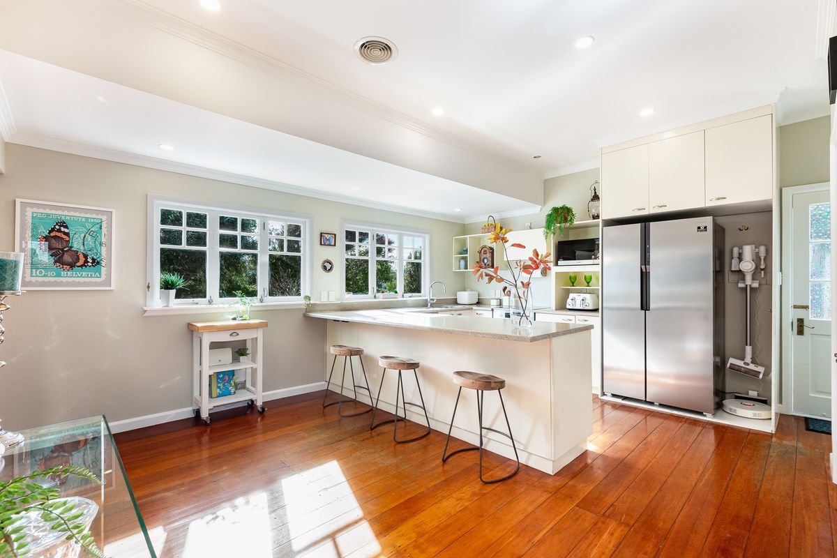 Family Living in the Heart of Karori - Mehr