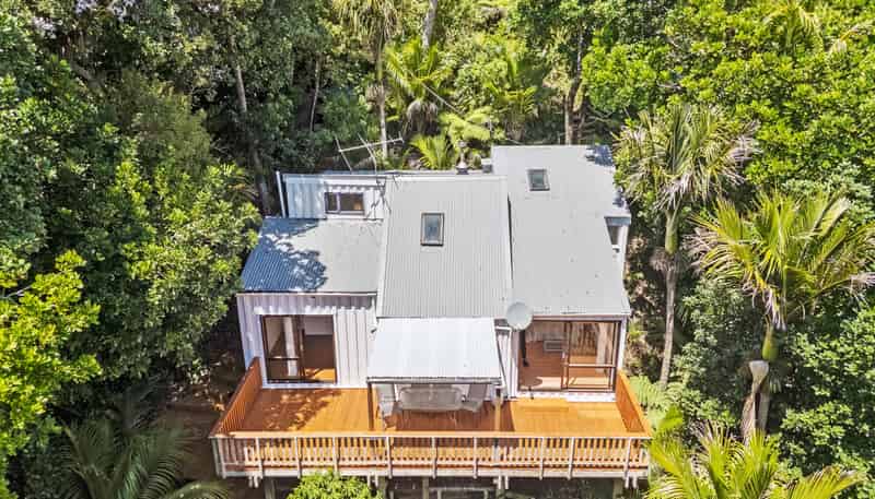 21 Hekerua Road, Oneroa