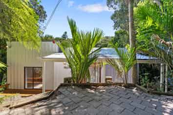 21 Hekerua Road, Oneroa
