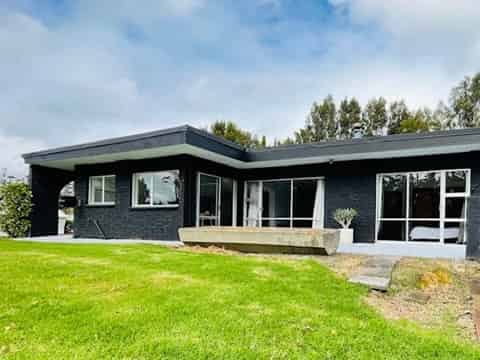 102 Sanders Road, Paremoremo