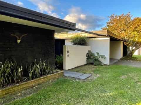 102 Sanders Road, Paremoremo