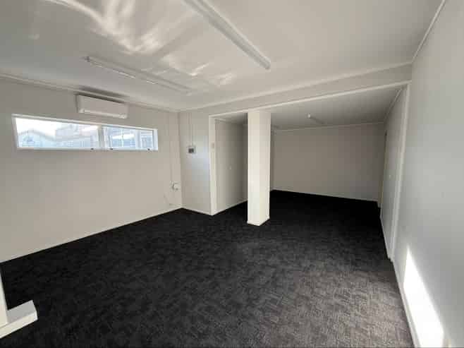 Tidy Onekawa office