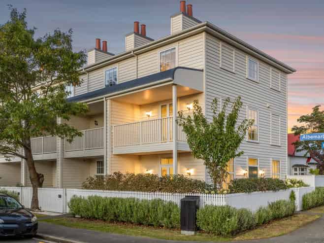 67 Hastings Street West, Sydenham